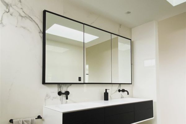 black-white-vanity-23CEF1C09-C980-10CF-B208-8AE7816B9741.jpg