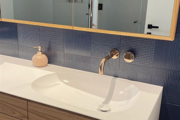 timbergrain-vanity-and-shave6417B645-F8FD-93E1-452A-CFAFC683BBD5.jpg