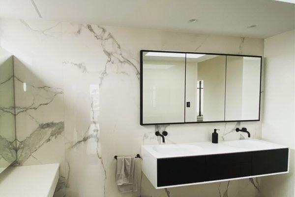 black-and-white-vanityAB605447-0B3E-81D5-73AD-728422157B48.jpg